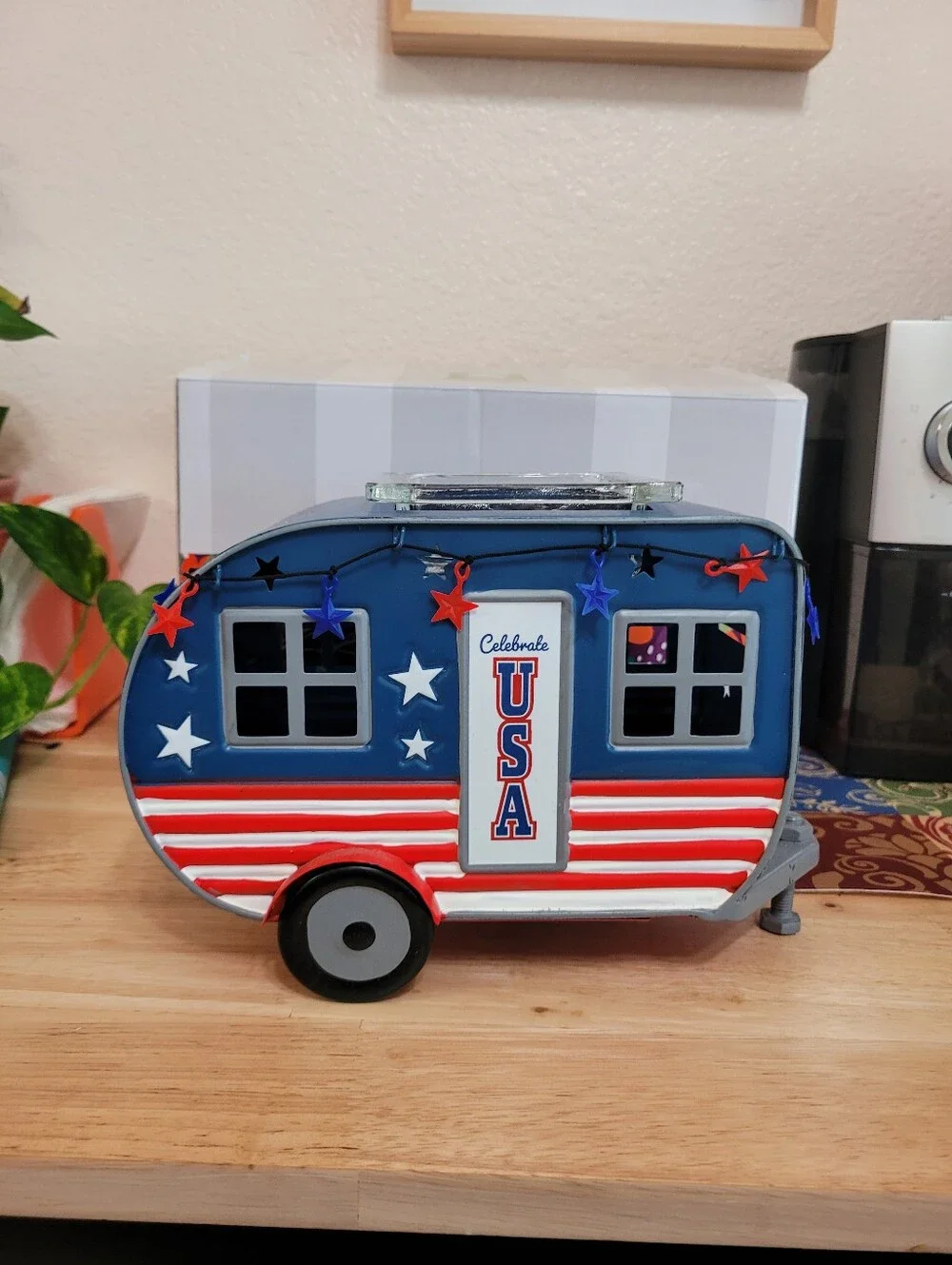Land of Liberty USA Camper Trailer Scentsy Warmer Red White Blue Retired New